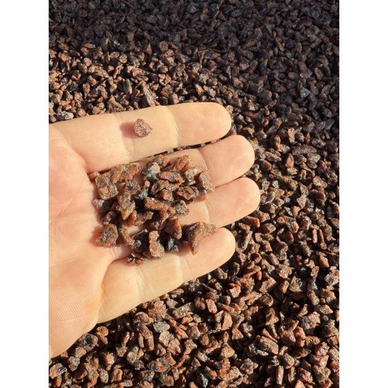 Raudona taškuota granito skalda 5/8mm 20kg Raudona taškuota granito skalda 5/8mm 20kg