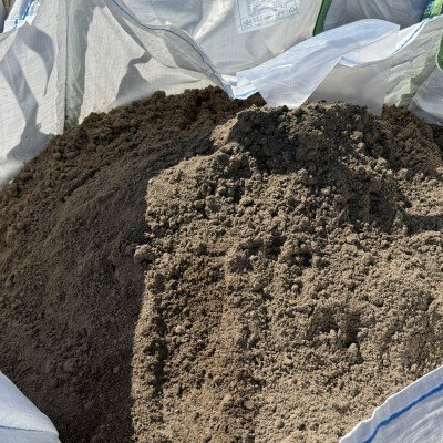 Plauto smėlio 0-2mm, juodžemio ir sapropelio mišinys 0,9m3 Plauto smėlio 0-2mm, juodžemio ir sapropelio mišinys 0,9m3