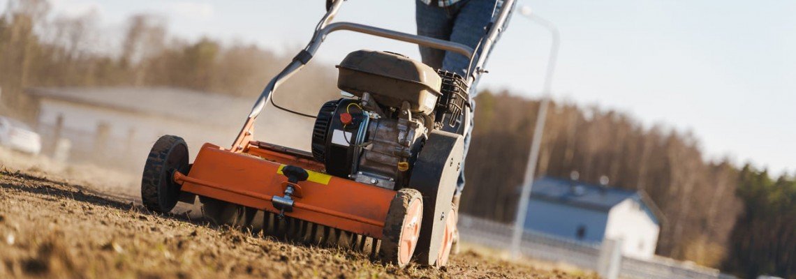 Vejos aeravimas: kas tai, kada ir kaip teisingai aeruoti veją