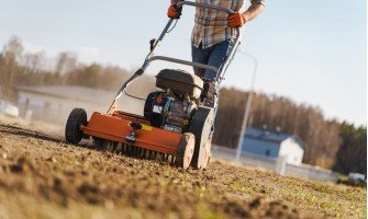 Vejos aeravimas: kas tai, kada ir kaip teisingai aeruoti veją